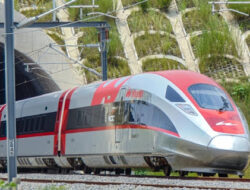 Mahfud MD Tegas: Utang Whoosh ke Tiongkok Harus Dibayar, Tapi Dugaan Korupsi Tetap Diselidiki