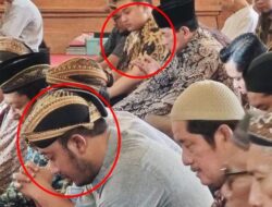 Dua Raja Klaim Keraton Solo Salat Jumat di Masjid Agung, Tak Saling Menyapa