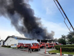 Pabrik Tekstil di Cikarang Dilalap Api