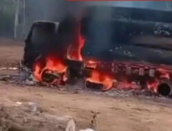 Truk Pengangkut Kayu Dibakar Massa, Diduga Pemicu Banjir - Kronologi & Analisis Lengkap