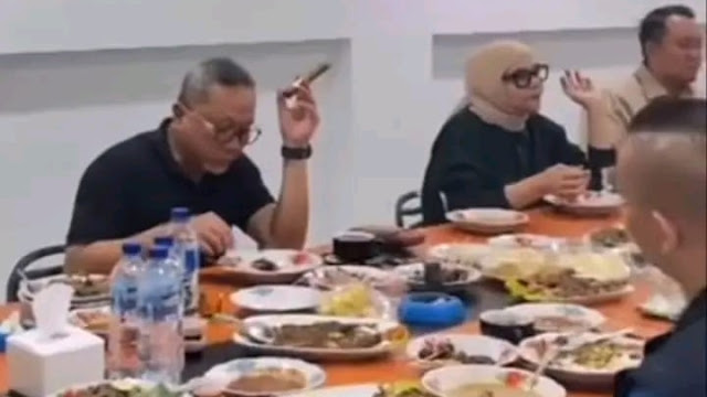 Viral Momen Zulkifli Hasan Makan Sate Tubaka di Aceh, Disindir Mirip Robert De Niro