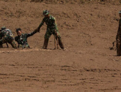 Longsor Cisarua Bandung: 23 Marinir Tertimbun, 4 Meninggal Dunia | Update Evakuasi