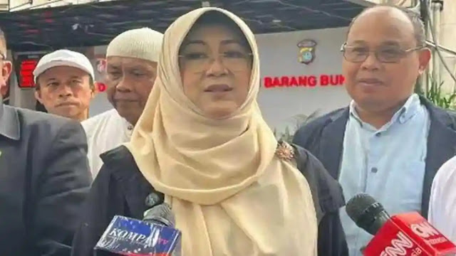 Dokter Tifa Klaim 99,9% Ijazah Jokowi Palsu, Tuntut Transparansi 709 Dokumen