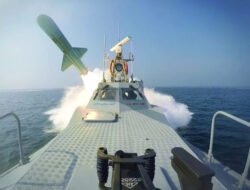 Latihan Militer Iran di Selat Hormuz: Respons Ancaman AS & Analisis Dampaknya