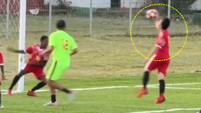 Gibran Rakabuming Raka Dikritik Netizen Usai Gunakan Tangan Cetak Gol Saat Main Bola di Papua