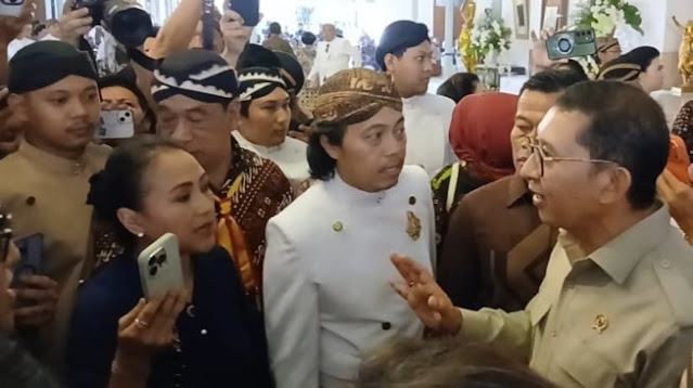 Ricuh di Keraton Solo: Protes GKR Rumbai Gagalkan Seremonial SK Fadli Zon ke Tedjowulan
