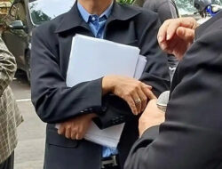 Roy Suryo Pakai Barang Mewah ke Polda, Kembali Tuntut Ijazah Jokowi Dibuka