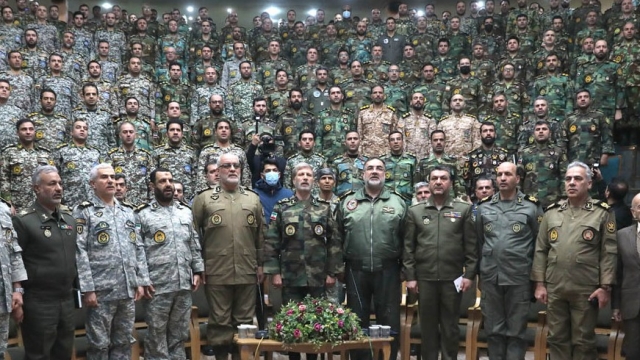 Iran Siaga Tempur Tertinggi, Trump Peringatkan Serangan: Analisis Lengkap Krisis