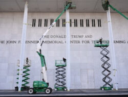 Kontroversi Trump Center: Protes Seniman & Gugatan Hukum Guncang Dunia Seni AS