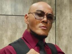 Deddy Corbuzier Bantu Penjual Es Gabus Viral: Beri Hadiah Tempat Usaha