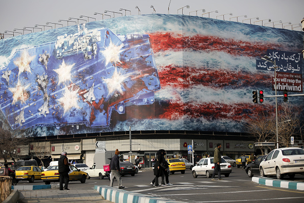 Iran Siaga Tinggi Pasang Mural Ancaman untuk AS: Siap Perang Habis-habisan?