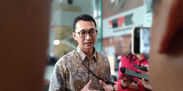 KPK Amankan 3 Kg Emas dan Uang Miliaran Rupiah dalam OTT Pejabat Bea Cukai