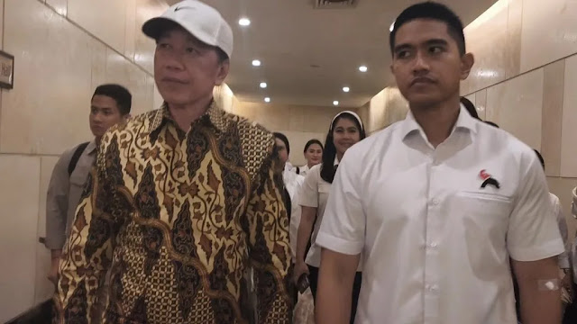 Jokowi Bekerja Mati-Matian untuk PSI: Analisis Motif Politik dan Agenda Dinasti Keluarga