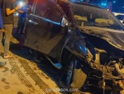 Mobil Dinas Pemkab Mamuju Tabrak Warung, Dua Orang Terluka
