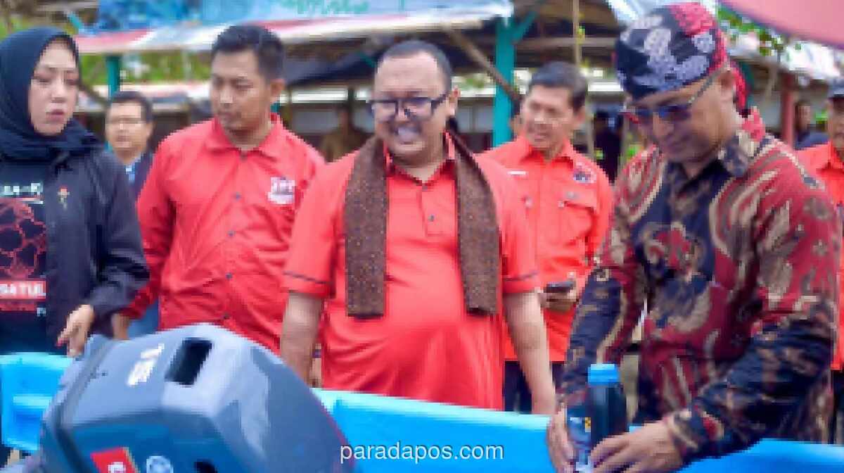 Anggota DPR Serahkan Bantuan Kapal dan Dorong Regenerasi Nelayan di Cilacap