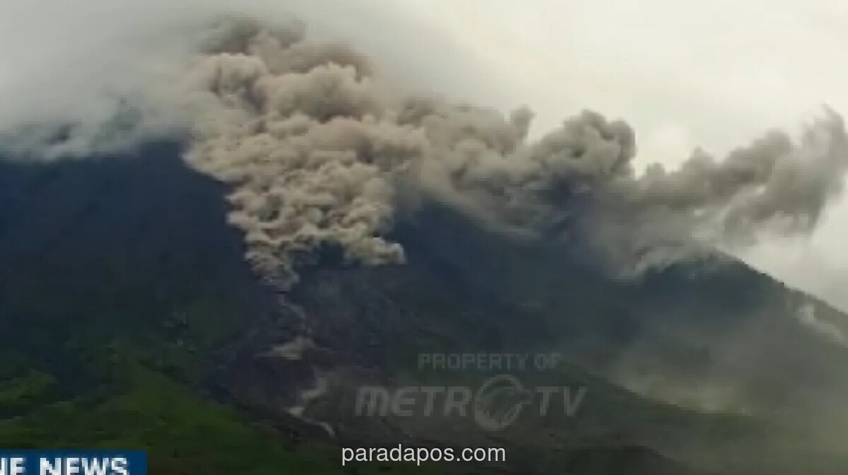 Gunung Semeru Luncurkan Awan Panas 6 Kilometer, Penambang Pasir Berhamburan