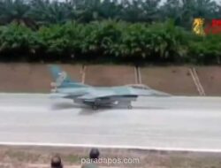 TNI AU Sukses Uji Coba Pendaratan F-16 dan Super Tucano di Jalan Tol Lampung