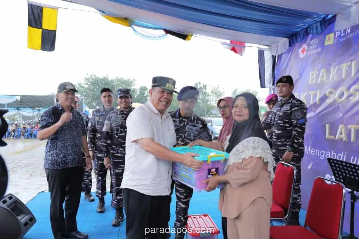 Gubernur dan KASAL Serahkan Bantuan Sembako ke Nelayan Bangka Jelang Ramadhan