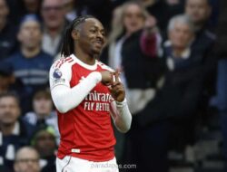 Arsenal Hancurkan Tottenham 4-1, Kokoh di Puncak Klasemen