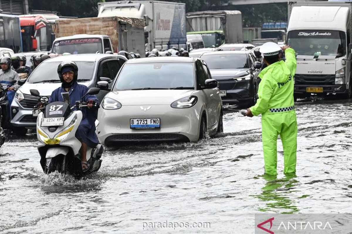 BMKG Waspadakan Potensi Hujan Disertai Petir di Jakarta Hari Ini