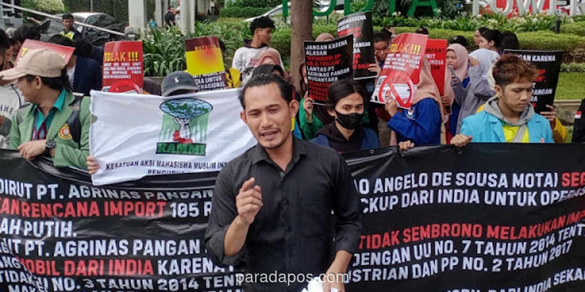 Mahasiswa Protes Rencana Impor 105 Ribu Pikap India untuk Kopdes