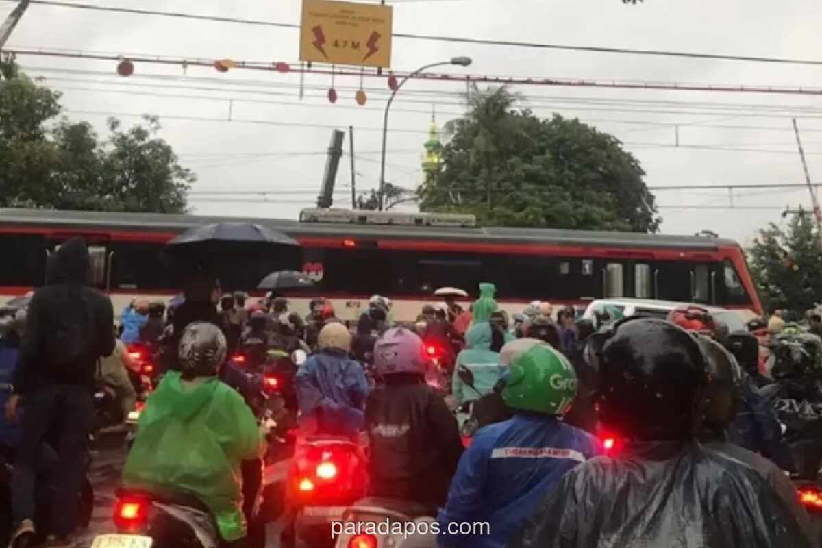 Tabrakan Truk Ganggu Layanan Commuter Line Bandara Soekarno-Hatta