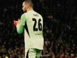 Maarten Paes Jalani Debut Resmi Bersama Ajax Amsterdam