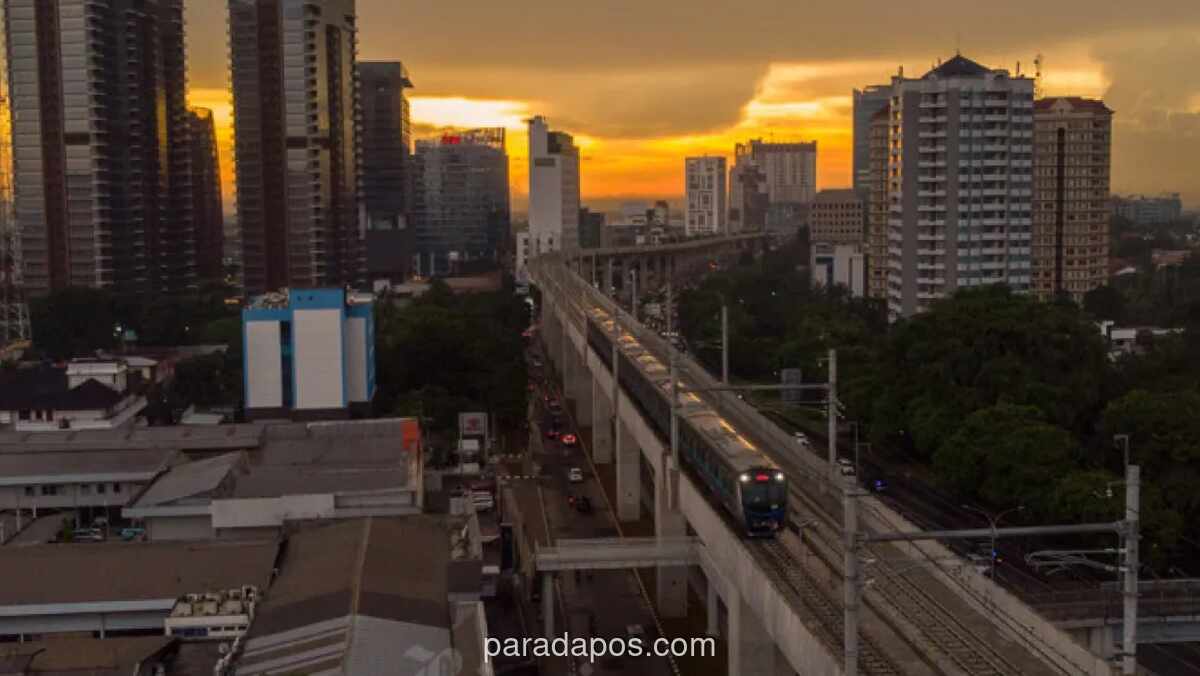 LRT Jabodebek Izinkan Penumpang Buka Puasa di Kereta dan Stasiun