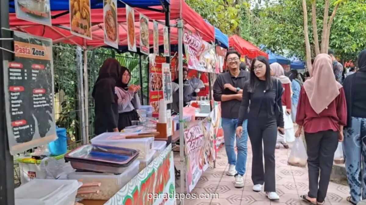 Dua Mahasiswi UGM Manfaatkan Pasar Ramadan Karangmalang untuk Berwirausaha
