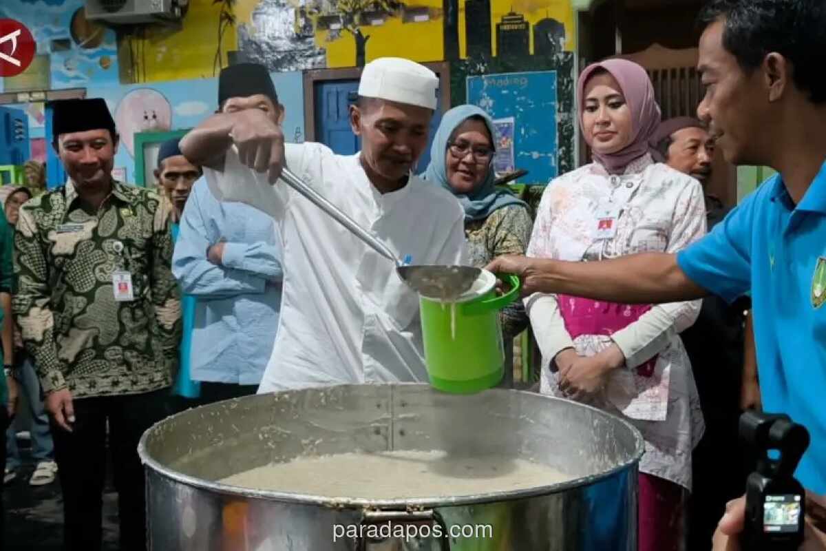 Masjid Darussalam Solo Bagikan 1.500 Porsi Bubur Samin Gratis Setiap Ramadan