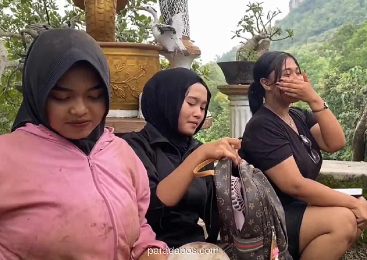 Tiga Siswi SMK Dikerumuni Monyet Liar Saat Mendaki di Gunung Budeg