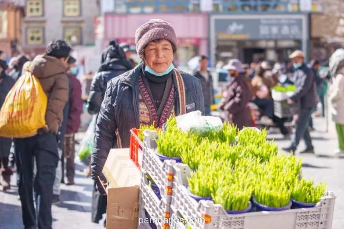 Pasar Lhasa Ramai Jelang Perayaan Imlek dan Tahun Baru Tibet