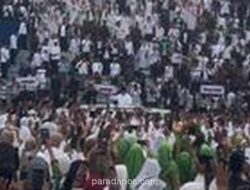 Presiden Prabowo Sambut Hangat Jemaah di Puncak Peringatan Satu Abad NU