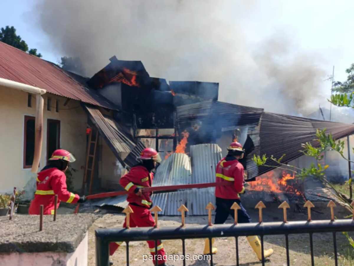 Kebakaran Hanguskan 4 Bangunan di Padang, 14 Jiwa Kehilangan Tempat Tinggal