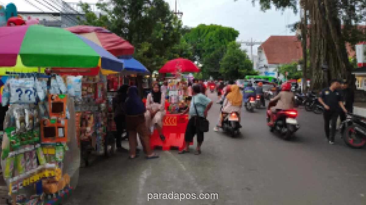 Pemkot Malang Batasi PKL Alun-alun Merdeka Hanya untuk Pemegang KTP Lokal