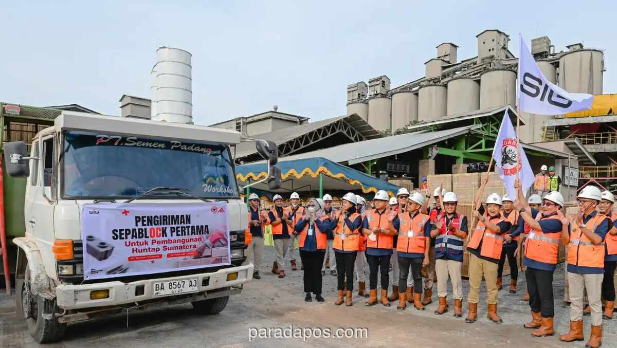 SIG Salurkan 36.000 Bata Interlock untuk Huntap Korban Bencana di Padang