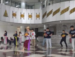 Mahasiswa Jepang Belajar Gamelan dan Tari Bali dalam Lokakarya Budaya di UI