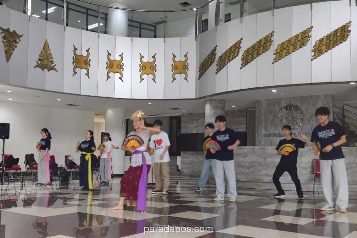 Mahasiswa Jepang Belajar Gamelan dan Tari Bali dalam Lokakarya Budaya di UI