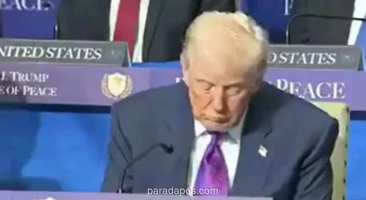 Video Trump Memejamkan Mata di Forum Perdamaian Picu Sorotan Kebugaran