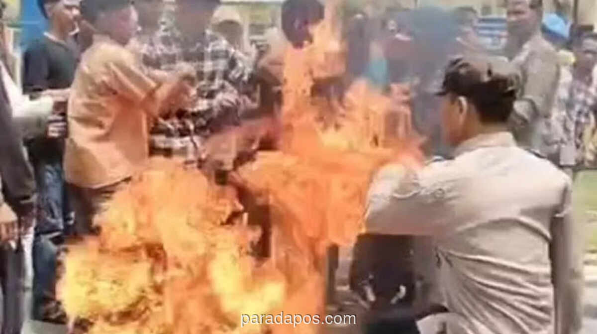 Lima Mahasiswa Luka Bakar Diduga Akibat Tendangan Polisi ke Ban Membara Saat Demo Dana Desa