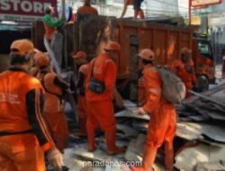 Pemkot Jakpus Bongkar 31 Bangunan Liar di Trotoar Kebon Kacang Tanpa Relokasi