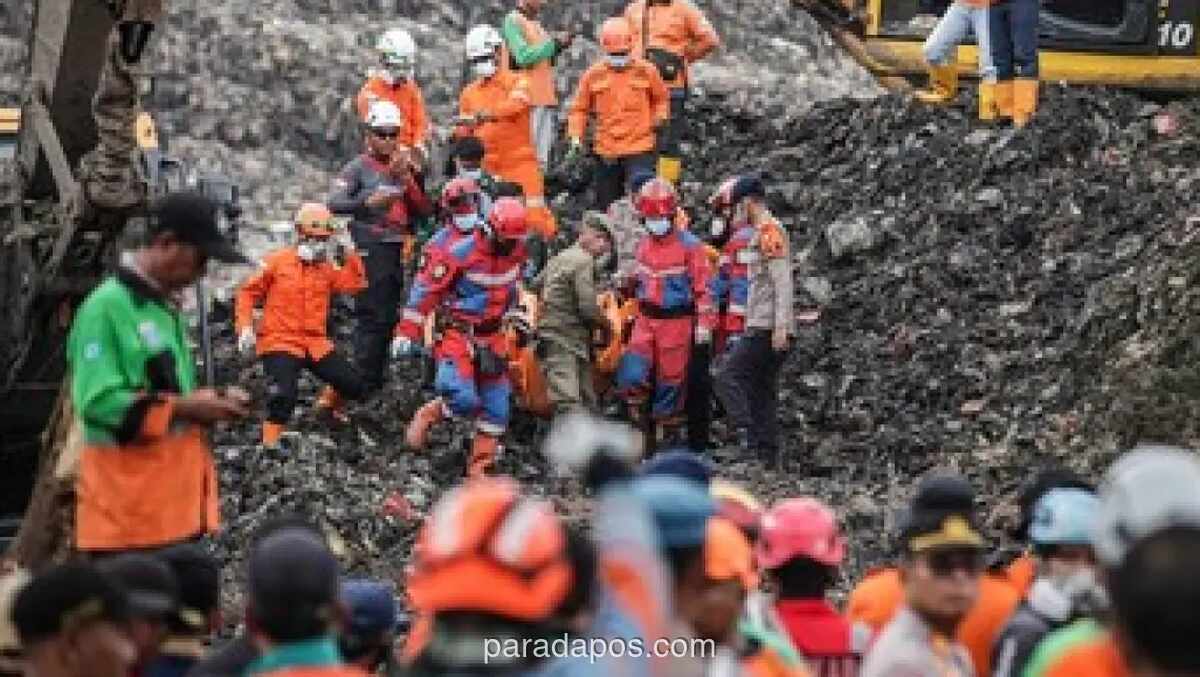 Longsor Sampah di TPST Bantargebang Tewaskan 6 Orang