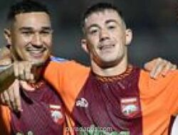 Adam Alis dan Saddil Ramdani Gelar Live TikTok Santai dengan Manajer Borneo Usai Laga