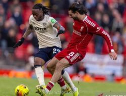 Arne Slot Kritik Dominasi Bola Mati dan Permainan Fisik di Liga Inggris