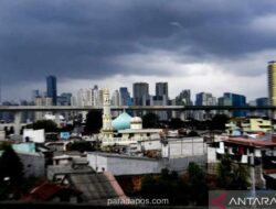 BMKG Prakirakan Jakarta Berawan Tebal, Berpotensi Hujan Ringan Sore hingga Malam