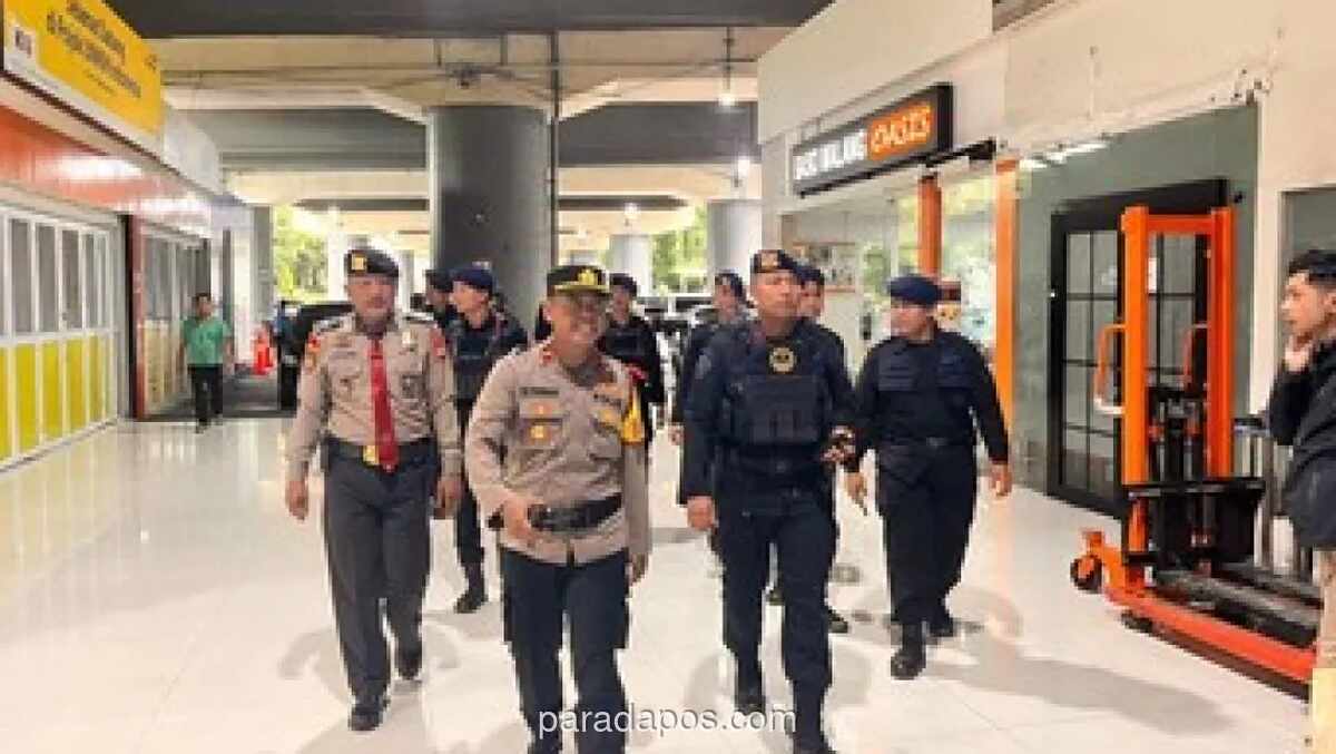 Brimob Lakukan Pengamanan dan Sterilisasi di Stasiun Gambir Pasca Arus Balik