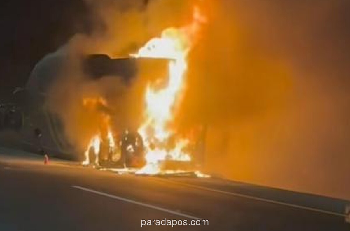 Bus Pengangkut Jemaah Umrah Indonesia Terbakar di Dekat Madinah, Seluruh Penumpang Selamat