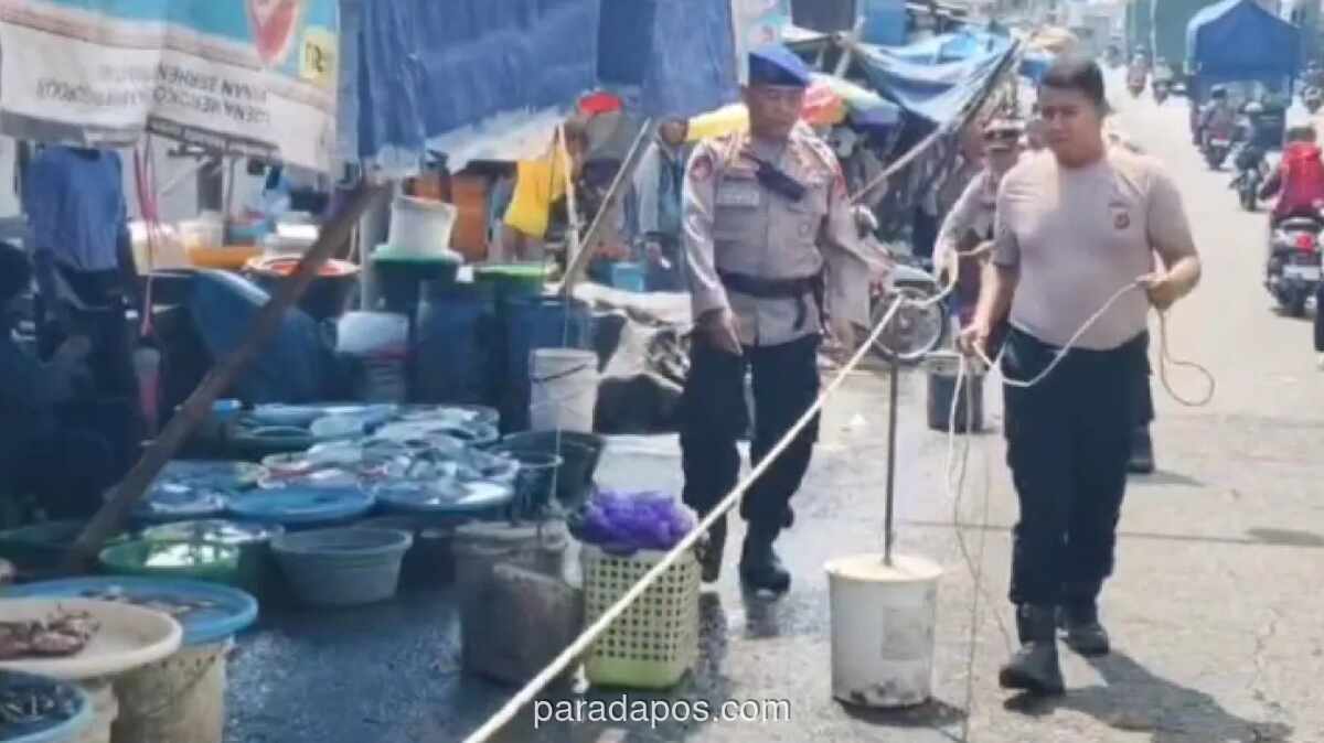 Polisi Pasang Pembatas Jalan untuk Antisipasi Macet di Pasar Ikan Gebang Jelang Mudik 2026