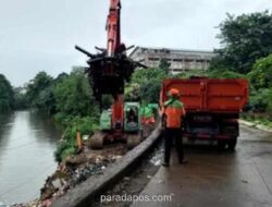 DLH DKI Klarifikasi Foto Viral: Bukan Buang Sampah ke Kali, Tapi Operasional Penanganan Resmi