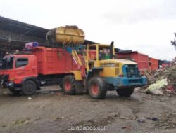 Perumda Pasar Jaya Genjot Pembersihan 7.000 Ton Sampah di Pasar Induk Kramat Jati